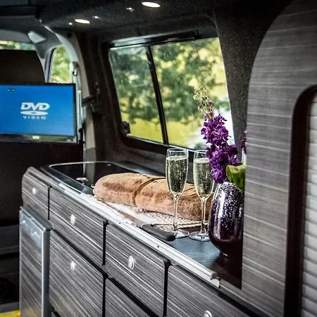 Unique Luxury Heated Camper * ウィンダミア