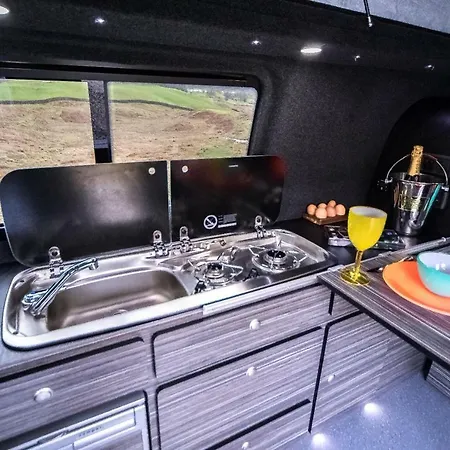 Unique Luxury Heated Camper ウィンダミア